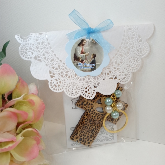 Keychain cross Our Father baptism party favors. First Communion Funeral keepsake - Picture 7 of 12